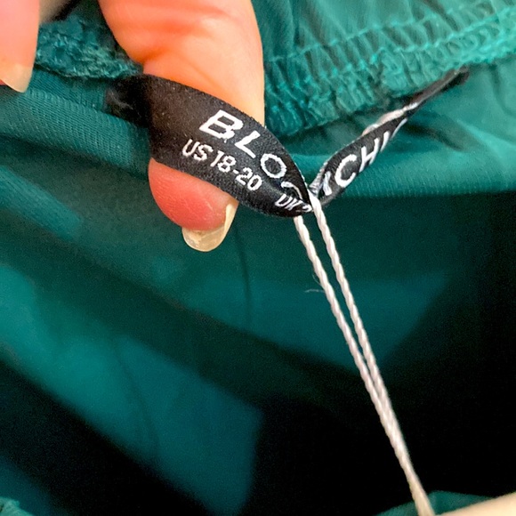 NWT BloomChic “ERICA” straight shift dress. SO flattering and professional. 2x - Picture 7 of 9